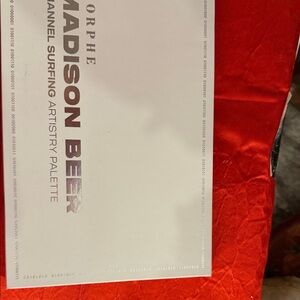 Morphe Madison Beer Channel Surfing Palette